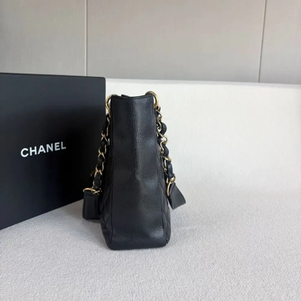CHANEL brand color